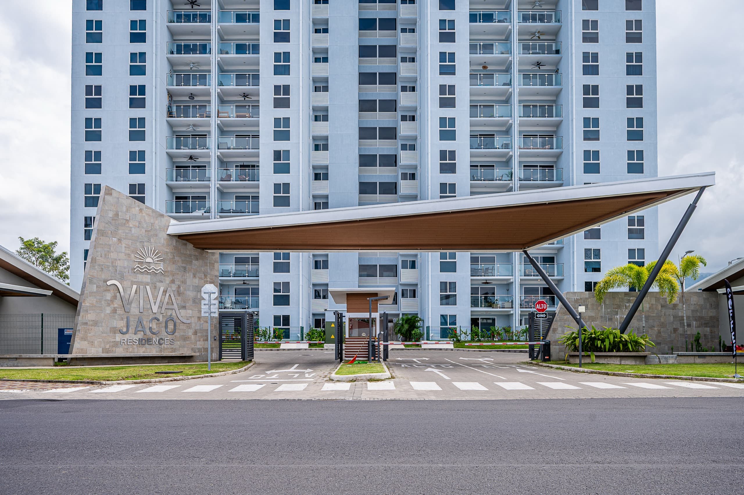 Street-level entrance of the Viva Jaco building in central Jacó